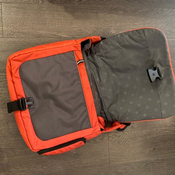 Swiss Gear Orange Travel Laptop Shoulder Bag Carry-On Luggage - Picture 3 of 9